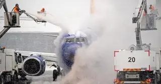 যুক্তরাষ্ট্রে তুষারপাত ও বৈরি আবহাওয়ায় ১৫ হাজার ফ্লাইট বাতিল